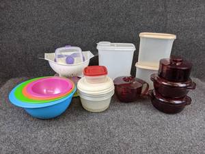 lot 604 image: Lot of Tupperware and Other Assorted Food Storage Containers - NO SHIPPING