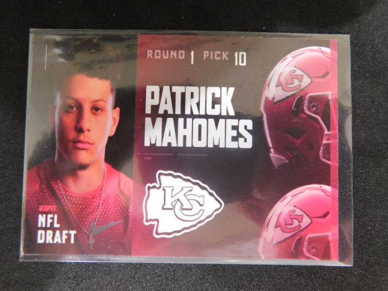 lot 5 image: 2017 Espn Draft Patrick Mahomes Rookie Card Kansas City Chiefs