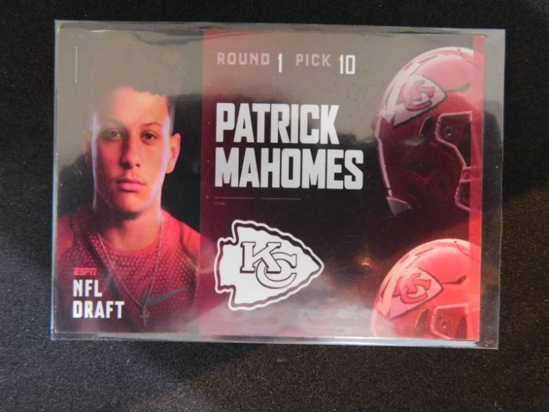 lot 17 image: 2017 Espn Patrick Mahomes Rookie Card - LK