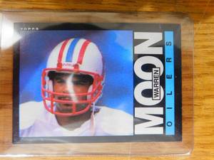 lot 93 image: 1985 Topps Football Warren Moon Rookie Card #251