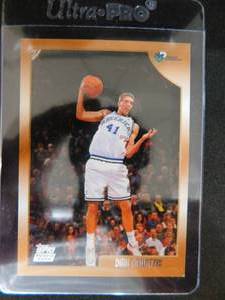 lot 156 image: 1998 Topps Dirk Nowitzki Rookie Card #154