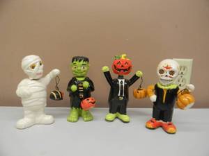 lot 14 image: AWESOME SET OF 4 CERAMIC HALLOWEEN BOBBLEHEADS - MUMMY - FRANKENSTEIN - PUMPKIN - CLOWN - APPROX 6 - SEE PICTURES
