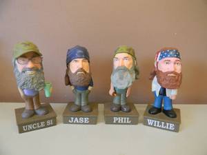lot 21 image: AWESOME SET - 4 DUCK DYNASTY BOBBLEHEADS WITH SOUND - JASE - WILLIE - PHIL - UNCLE SI - 2013 AE NETWORK - APPROX 7 - SEE PICTURES