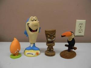 lot 80 image: VINTAGE FunKo  JABBER JAW BOBBLEHEAD WITH 3 OTHER BOBBLEHEADS - NICE - VERY COOL PIECES - SEE PICTURES