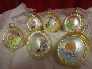 lot 302 image: VINTAGE DAYTONS THE MARKOPOULIS COLLECTION HAND-PAINTED GLASS ORNAMENTS
