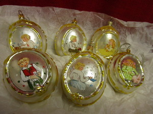 lot 306 image: VINTAGE DAYTONS THE MARKOPOULIS COLLECTION HAND-PAINTED GLASS ORNAMENTS