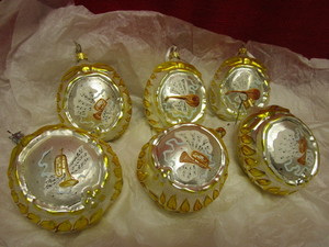 lot 309 image: VINTAGE DAYTONS THE MARKOPOULIS COLLECTION HAND-PAINTED GLASS ORNAMENTS