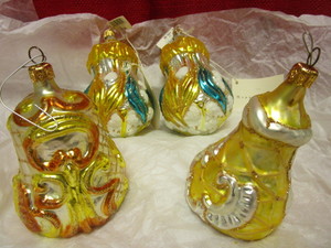 lot 313 image: VINTAGE DAYTONS THE MARKOPOULIS COLLECTION HAND-PAINTED GLASS ORNAMENTS