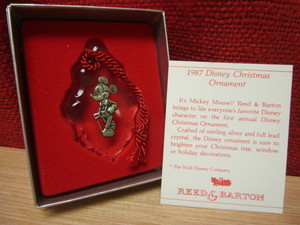 lot 324 image: REED & BARTON MICKEY MOUSE 1987 FIRST ANNUAL X-MAS ORNAMENT, MADE OF STERLING, FULL-LEAD CRYSTAL