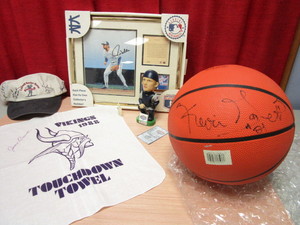 lot 327 image: KEVIN GARNETT AUTOGRAPHED BALL, JERRY BURNS AUTOGRAPHED TOWEL, MOLITOR AUTOGRAPH PRINT, MORE