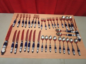 lot 340 image: VINTAGE ROSENTHAL GRILL-BLUE STAINLESS STEEL, CERAMIC HANDLE FLATWARE, MADE IN GERMANY - 38 PIECE