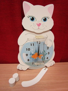 lot 353 image: CAT AND GOLDFISH WALL CLOCK