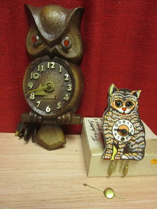 lot 354 image: VINTAGE INGRAHAM CO. WALL OWL CLOCK, GERMAN CAT CLOCK