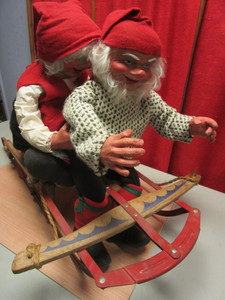 lot 358 image: VINTAGE GLADDING AMERICAN CLIPPER SLED, HOLIDAY ELVES