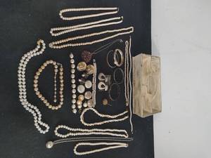 Collection of Vintage Jewlery