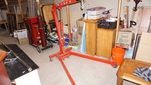 lot 2 image: 3 Ton Long Ram Jack Made By Torin Big Red Jacks