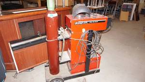 lot 3 image: Snap On--YA205 A MIG--Welder & Welders Face Shield & Compress Gasses-No-S 9 ( Argon, Carbon Dioxide) Tank