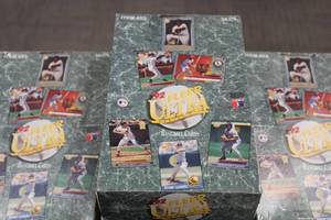 lot 51 image: 1992 Fleer Ultra Series 1 Baseball Unopened Wax Boxes Lot  7 Unopened Boxes