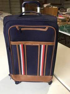 Brand New Tommy Hilfiger Hartford 25 Expandable Spinner Suitcase