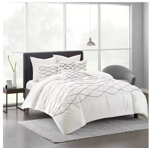 Brand New Urban Habitat 7 Piece Bellina KingCal King Comforter Set