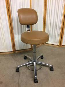 lot 16 image: Office Masters CL15 Chair (Oak) Exam Room&nbspFoot Activated Pneumatic Lift Adjustable Height Stool - Good Condition With Minor Wear To Back Rest