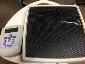 lot 46 image: MSRP $600 Health o Meter 752KL Heavy Duty Remote Display Digital Scale - 600lb Capacity - Great For Weighing Packages Too - Excellent Working Condition