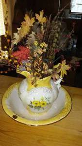 lot 23 image: Vintage look pitcher and bowl set.
