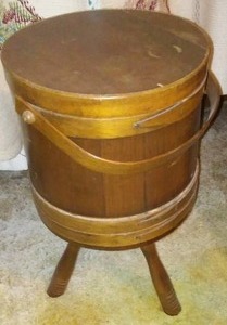 lot 55 image: Vintage sewing barrel