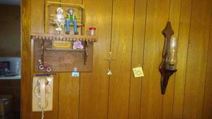 lot 79 image: Vintage Rotary phone and dcor.