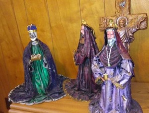lot 104 image: Religious themed  Jesus and wise men.