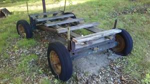 lot 113 image: John Deere Farm wagon, running gear.