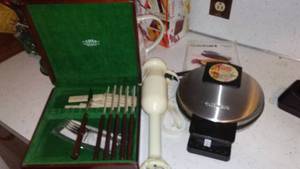 lot 134 image: Waffle maker, hand blender, Cutco steak knives.