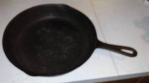 lot 138 image: 10.5 in. Cast skillet