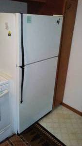 lot 147 image: Roper Refrigerator, 18 cu. Ft.