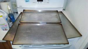 lot 150 image: Commercial grade cookie sheets. (4)