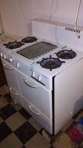 lot 162 image: Vintage gas stove with contents.