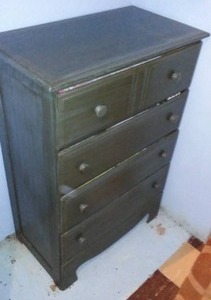 lot 178 image: Dresser. 4 drawers with cool contents
