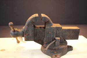 lot 17 image: Vintage Birtman Electric Company, Rock Island Machinist Vise