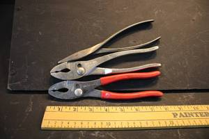lot 20 image: Lot of 3 pliers