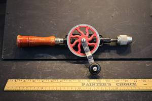 lot 22 image: Vintage Miller Falls Egg Beater Drill USA