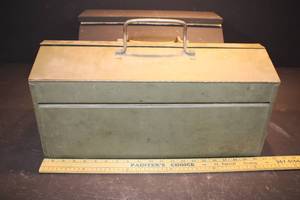 lot 56 image: 21 Toolbox