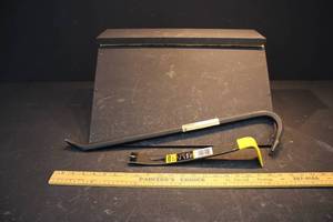 lot 70 image: Lot of 2 new Pry bars