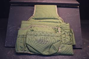 lot 72 image: New Kipper Tool Framers Pouch