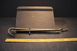 lot 100 image: Lot of 3 Prybars