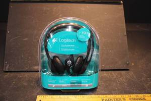 lot 105 image: New logitech USB H390 Headset with noise cancelling mic