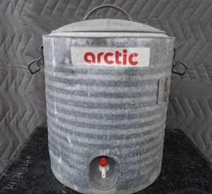 EXTRA LARGE VINTAGE ARCTIC COOLER