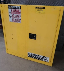 METAL STORAGE CABINENT