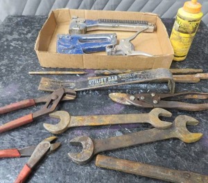 HAND HELD STAPLER  HAMMER STAPLER PLUS MORE