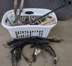 LOT OF MISC GARDEN TOOLS AND BUNGIES