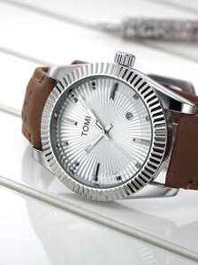 Men Rivet Decor Date Quartz Watch
